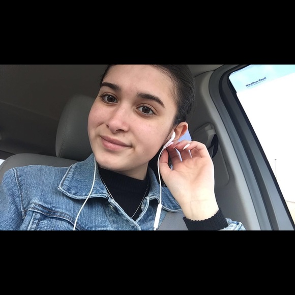 Meet your Posher, Laura - Picture 3 of 7